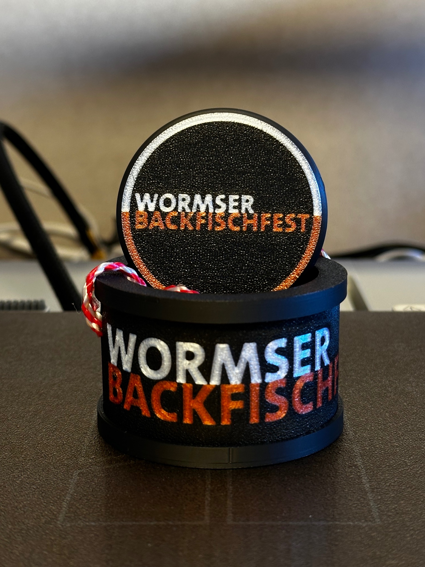 3D-gedruckter, umhängbarer Glashalter für das Backfischfest Worms
